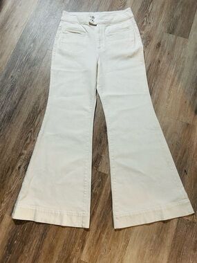 RYEGRASS HIGH-WAIST FLARE WHITE JEANS. Size 10.